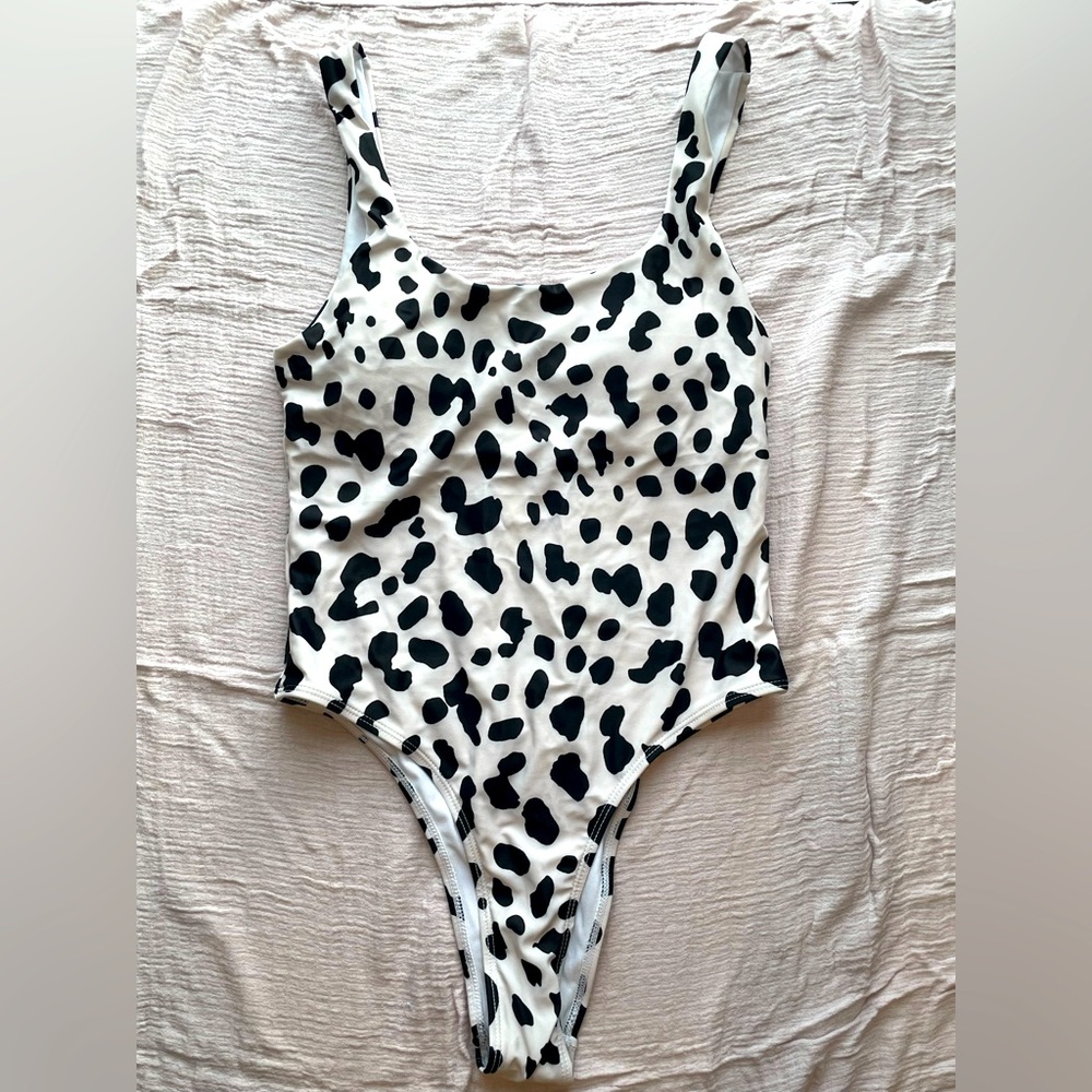 NWOT • women’s one piece swimsuit • removable padding • hygienic liner • small